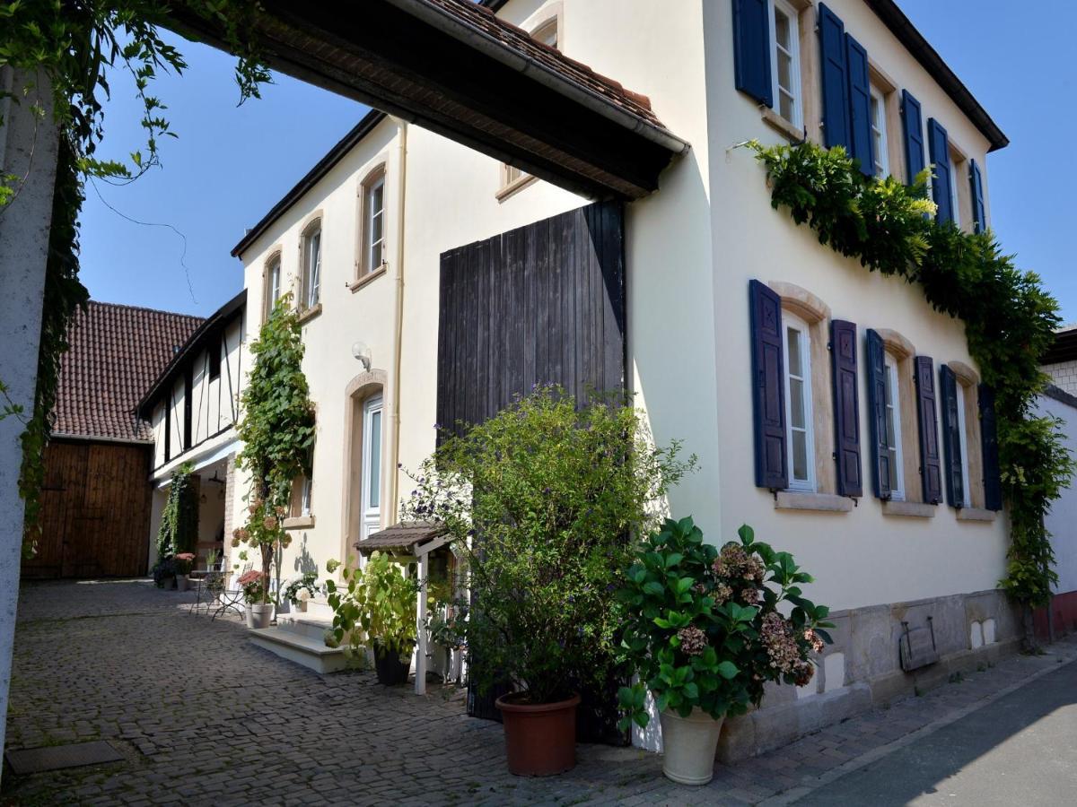 Hotel Gastehaus & Weingut Gehrig Weisenheim am Sand Esterno foto