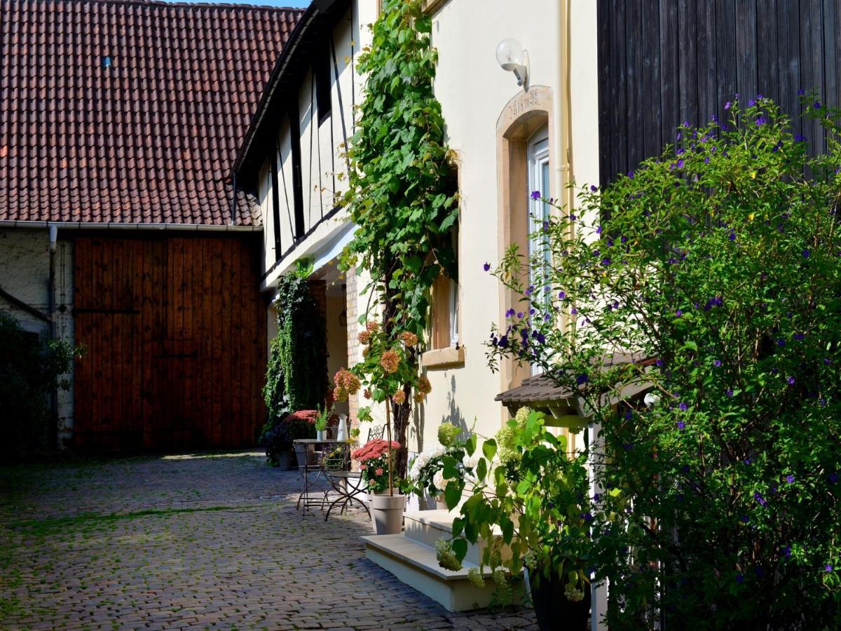 Hotel Gastehaus & Weingut Gehrig Weisenheim am Sand Esterno foto